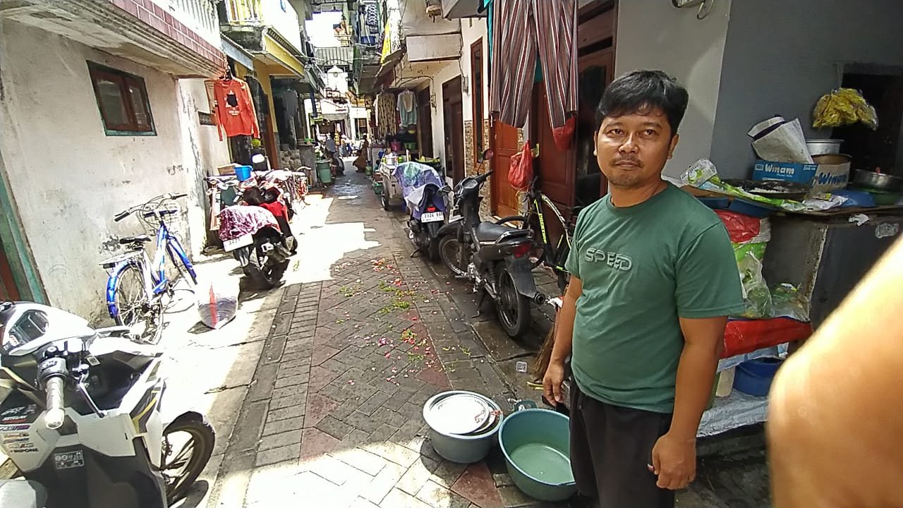 Warga Simokerto Geger, Pria Paruh Baya Ditemukan Tewas Bersimbah Luka Tusuk