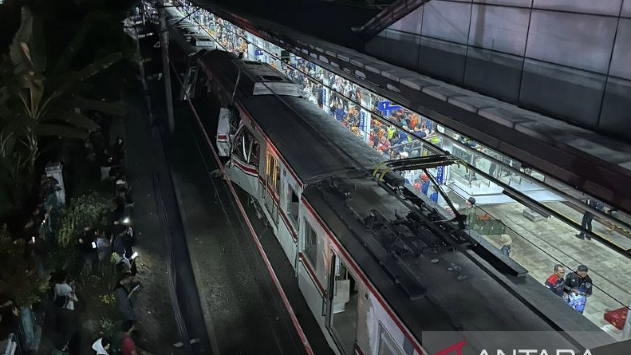 Kesaksian Penumpang KRL, Gerbong Dihantam hingga Ditembus Lokomotif KA Jarak Jauh