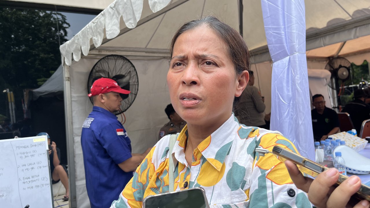 Telepon Minta Tolong Pecah Keheningan Malam, Kepanikan Langsung Selimuti Ibunda Korban Tabrakan Maut Kereta di Bekasi