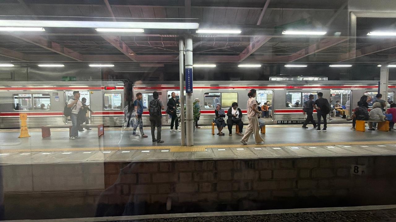 Pemulihan Rampung, KRL Bekasi-Cikarang Kembali Beroperasi Normal Layani Penumpang