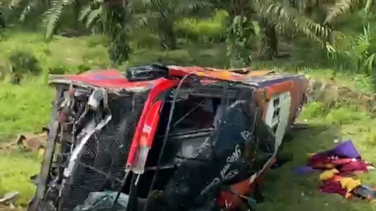 Bus Penumpang Terguling di Tol Tebing Tinggi, 4 Orang Tewas di Tempat