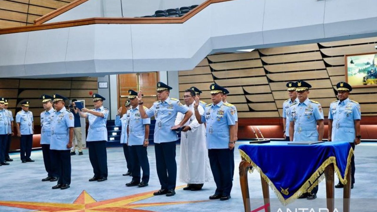 Lantik 6 Perwira Tinggi Jabatan Strategis, Ini Pesan Kasau Marsekal Tonny Harjono
