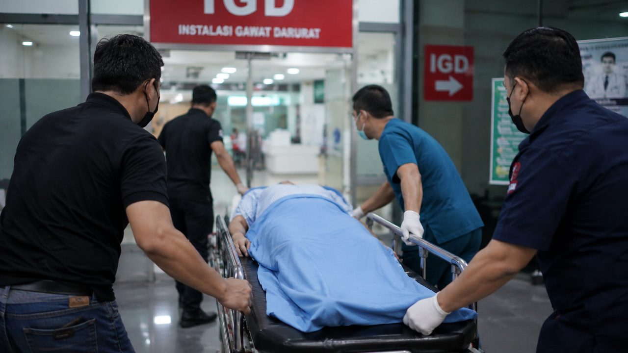 Jadi Tersangka, Pelapor Kasus Dugaan Pemalsuan Pingsan hingga Dilarikan ke RS