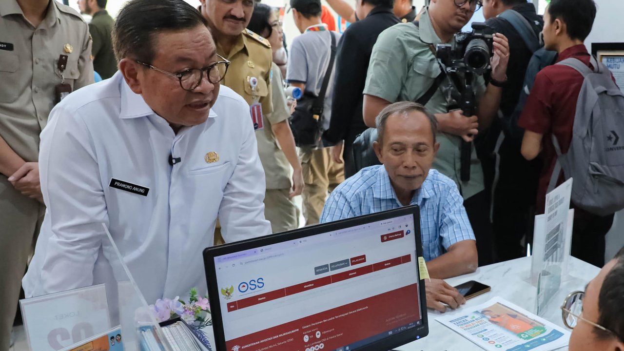 Gubernur DKI Jakarta, Pramono Anung, meresmikan Kantor Kecamatan Kebayoran Baru, Jakarta Selatan, Selasa (19/5/2026).