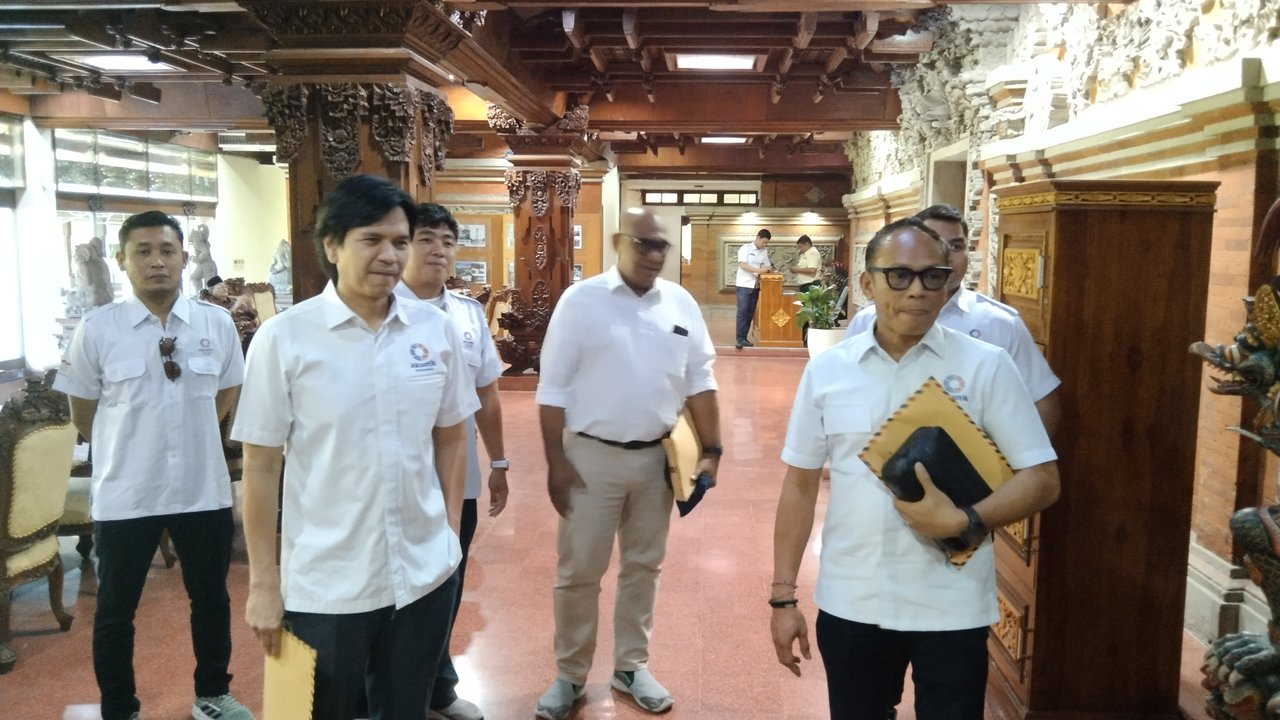 Pengurus Besar Akuatik Indonesia (PB AI) Pusat dan PB AI Provinsi Bali, melakukan kunjungan dan audiensi resmi ke Gubernur Bali, Wayan Koster, di Kantor Gubernur Bali, di Kota Denpasar, pada Rabu (20/5).