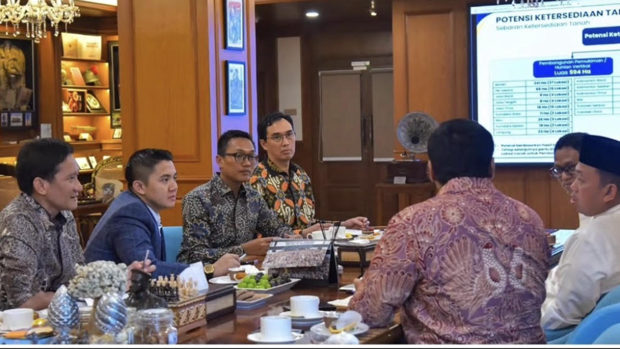 Seskab Teddy dan Beberapa Menteri Kabinet Rapat Bahas Penyiapan Lahan PSN