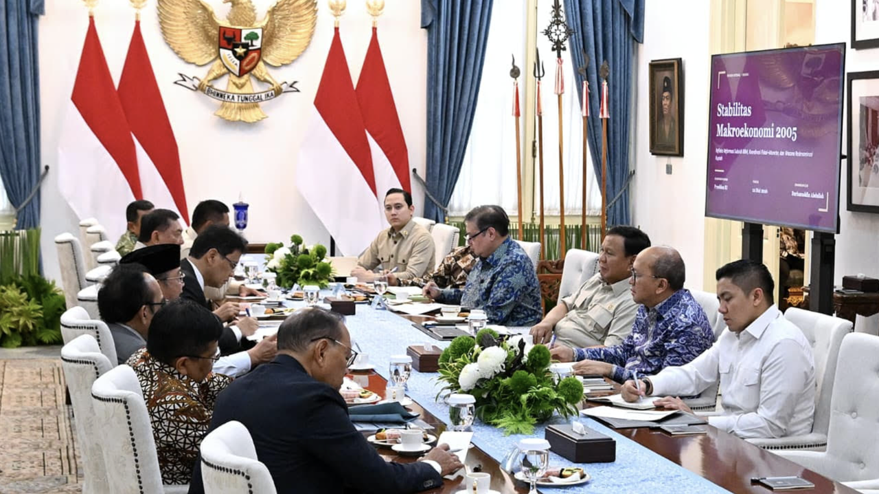 Seskab Teddy Ungkap Isi Pertemuan Presiden Prabowo dengan Sejumlah Menteri