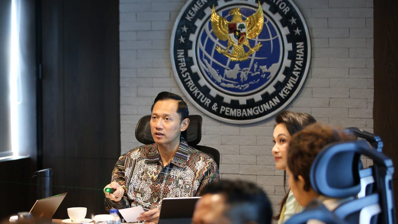 Menko AHY Terima Gubernur Sherly Tjoanda, Bahas Percepatan Koridor Strategis Trans Kie Raha