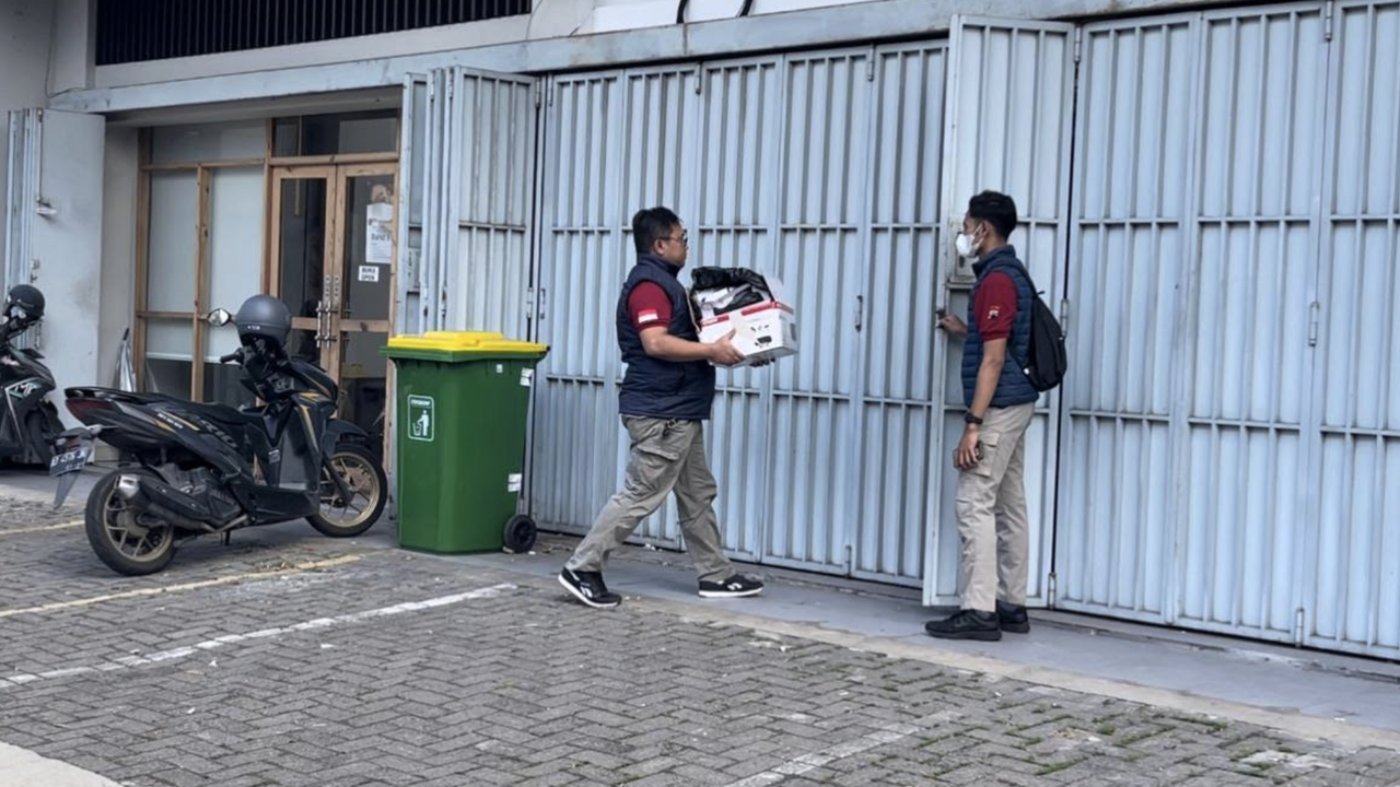 Polda Jateng Geledah Markas Scammer Internasional di Sukoharjo, 117 Barang Bukti Diamankan