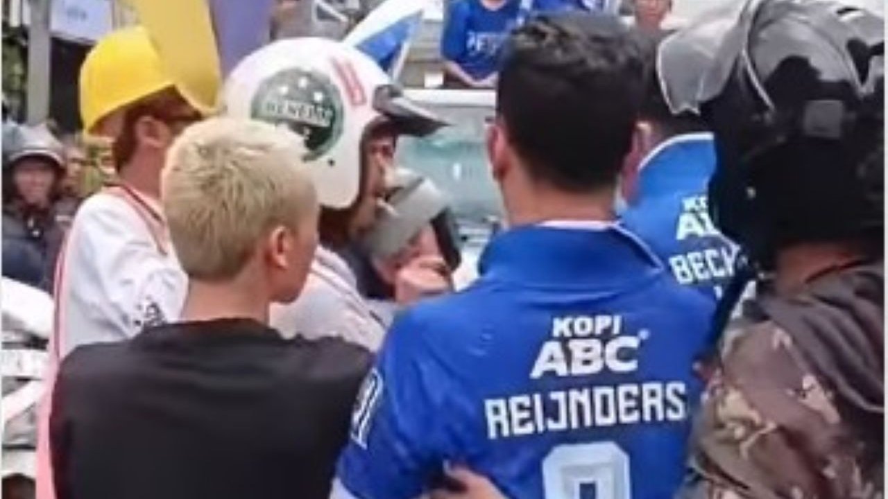 Viking Keroyok Bobotoh saat Pawai Persib