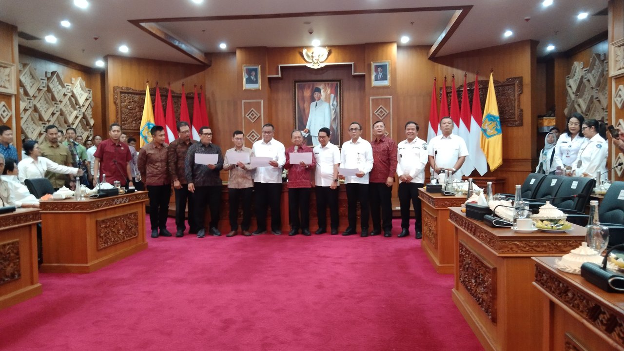 Menteri Jumhur dan Koster Deklarasikan Bali Menuju 100 Persen Pemilahan Sampah