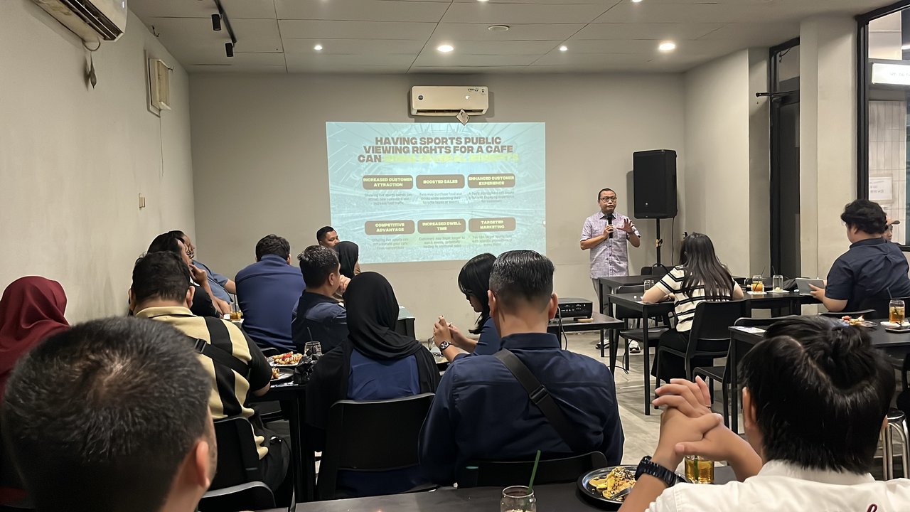 IEG Perluas Edukasi Nonton Bersama Legal di Surabaya, Dorong Kolaborasi Pelaku Usaha dan Komunitas Olahraga