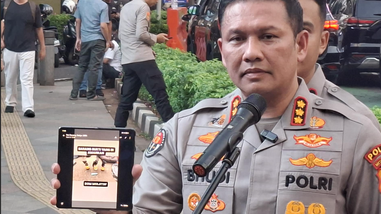 2 Pria Bawa Bom Molotov Diamankan Polisi saat Demo Mahasiswa