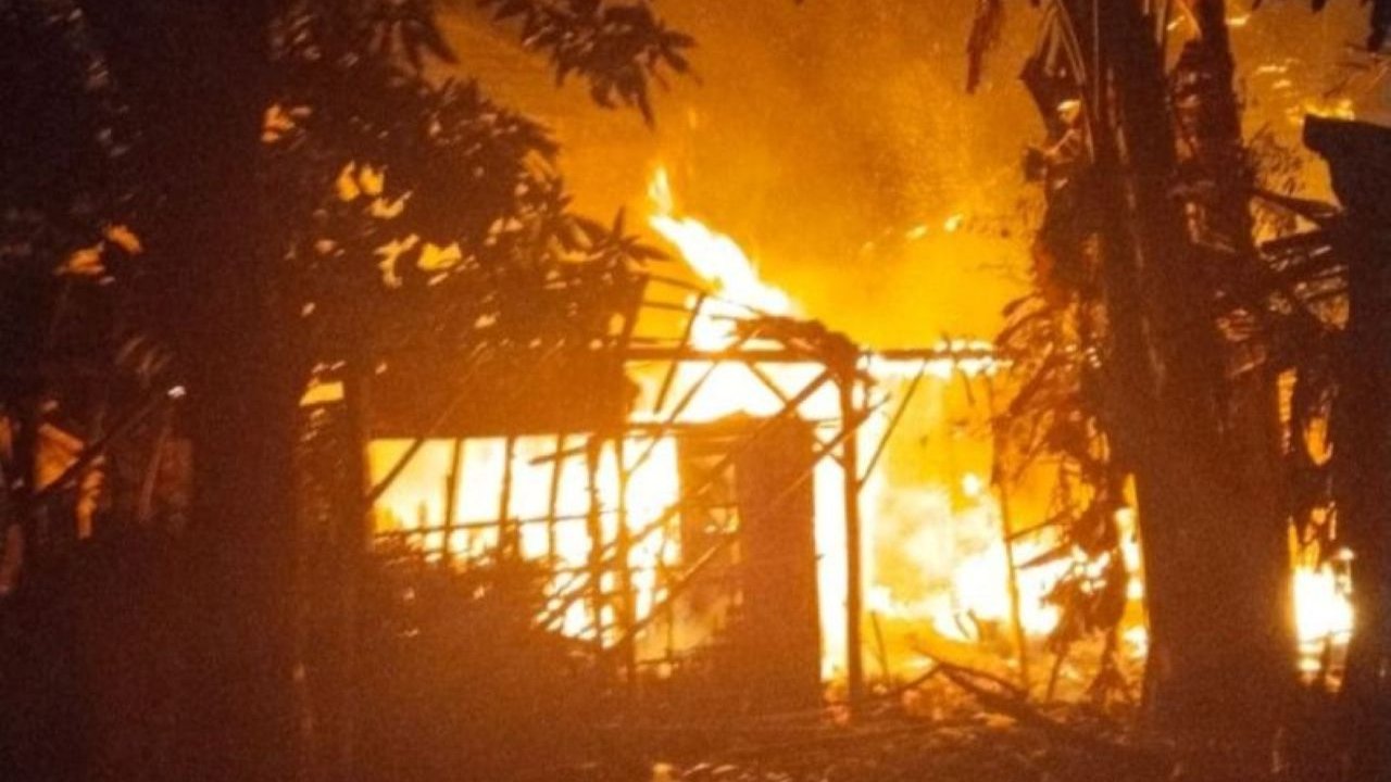 Diduga Bakar Rumah Orang Tuanya Sendiri, Pria di Pati Diamankan Polisi