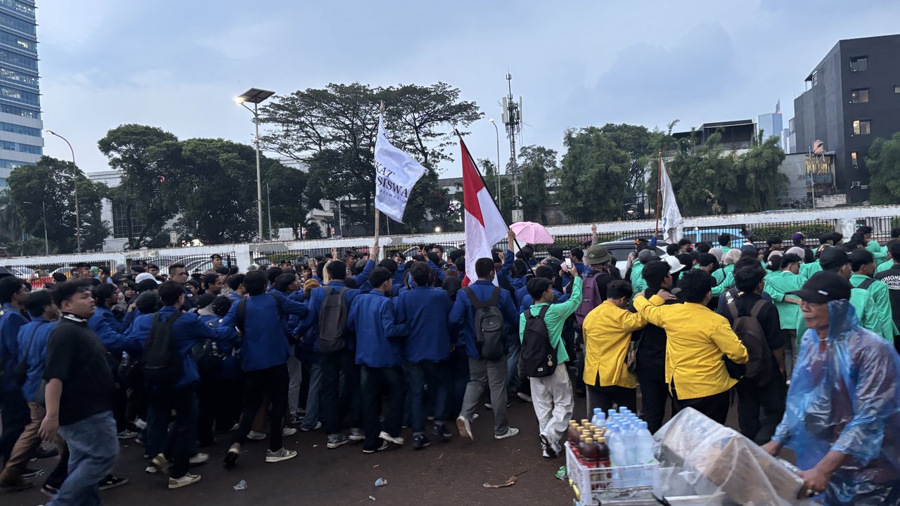 Demo Mahasiswa di Depan Gedung DPR Bubar dengan Tertib, Arus Lalu Lintas Kembali Normal