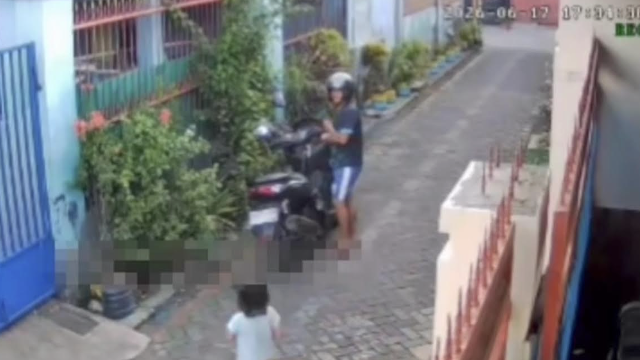 Heboh, Pria di Makassar Terekam CCTV Onani di Depan Anak Perempuan