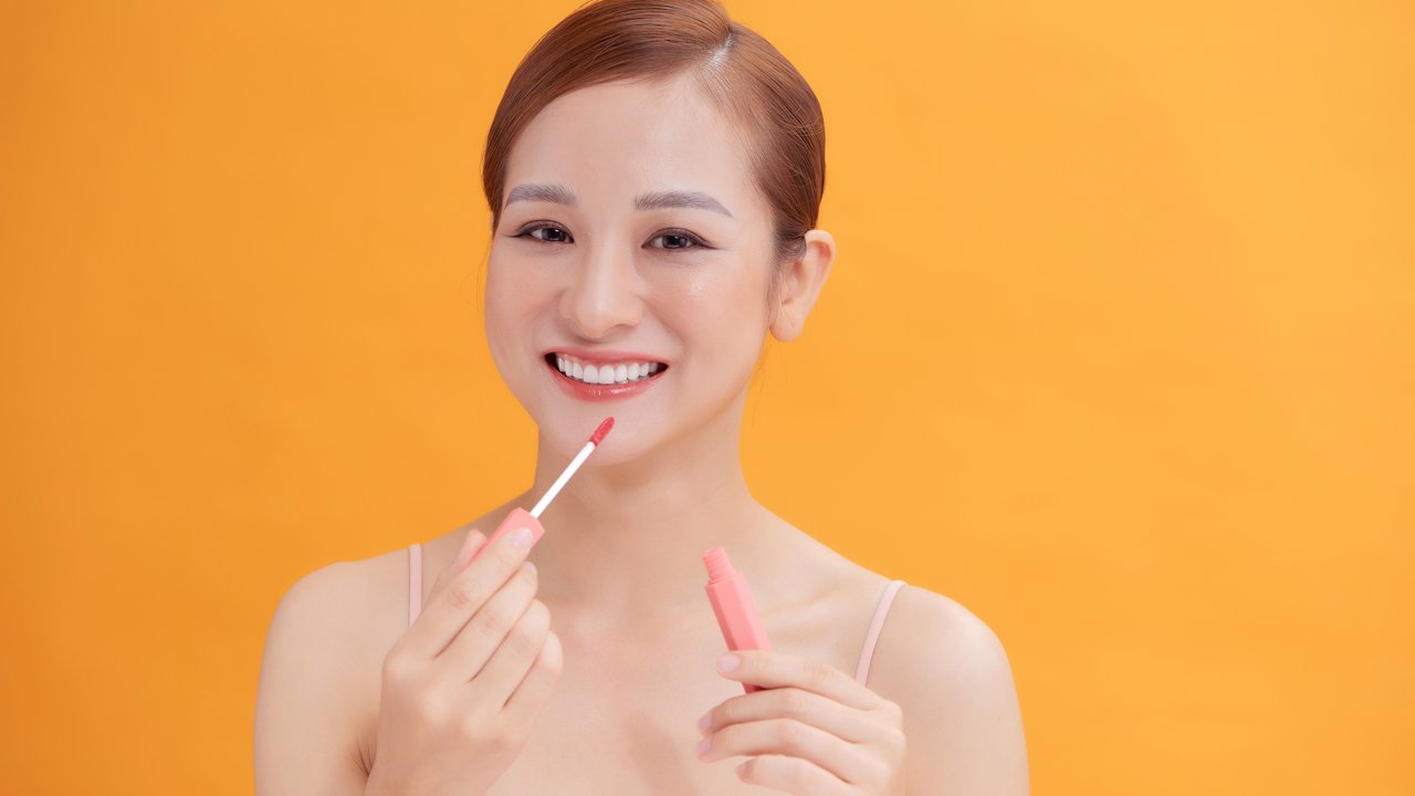 Rahasia di Balik Tren Lip Tint yang Jadi Favorit Gen Z, Bikin Makeup Simpel Tapi Tetap On Point