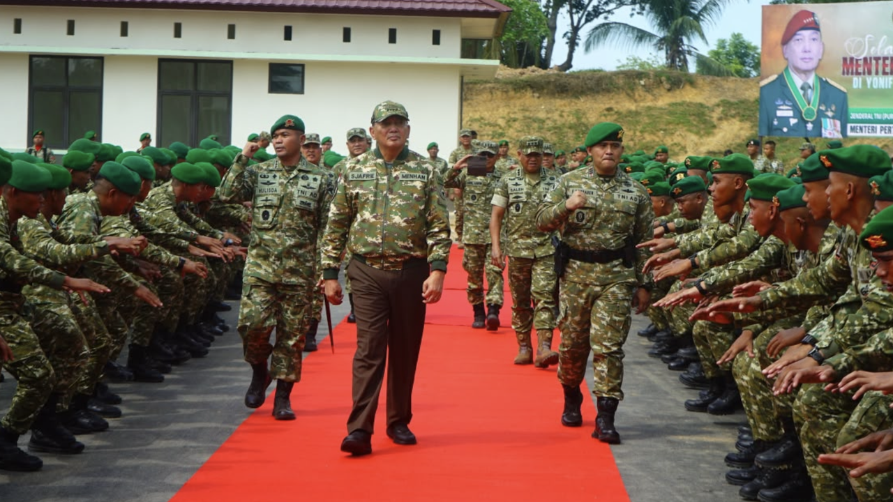Menhan Perkuat Peran Yonif Teritorial Pembangunan: Dari Pertahanan hingga Pemberdayaan Warga