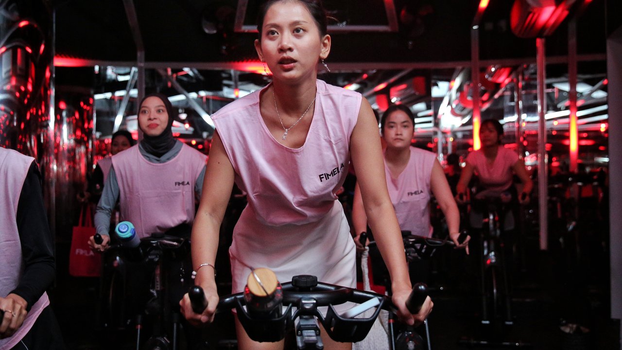 Intip Serunya Olahraga dan Bangun Koneksi Baru di Fimelahood Fit & Fun: Indoor Cycling Day