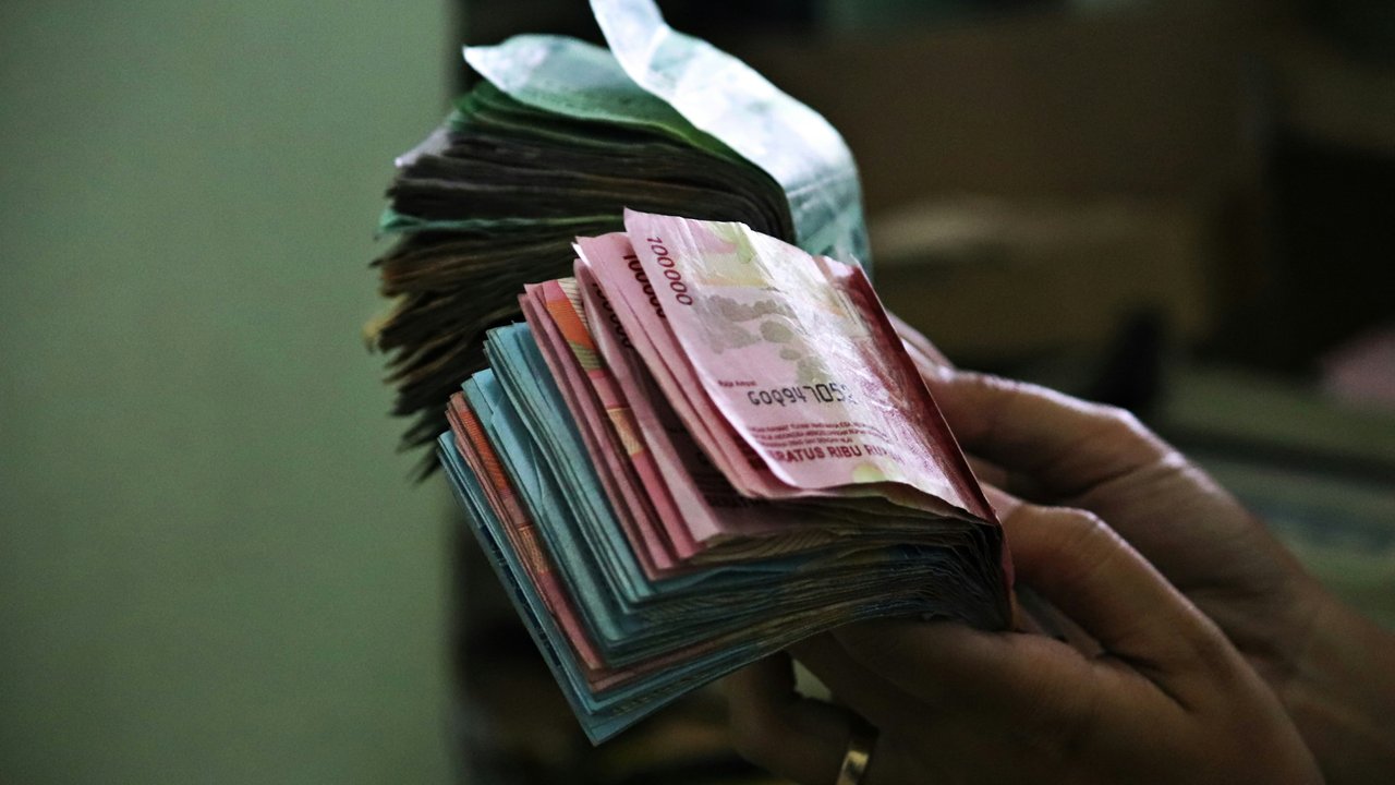Kurs Rupiah Ditutup Melemah Hari Ini, Sentuh Level Rp17.843 per USD