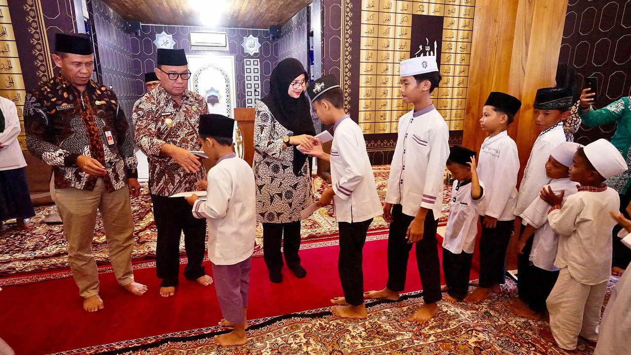 Peringati 10 Muharram, Bupati Ipuk Gelar Doa Bersama dan Santunan Anak Yatim