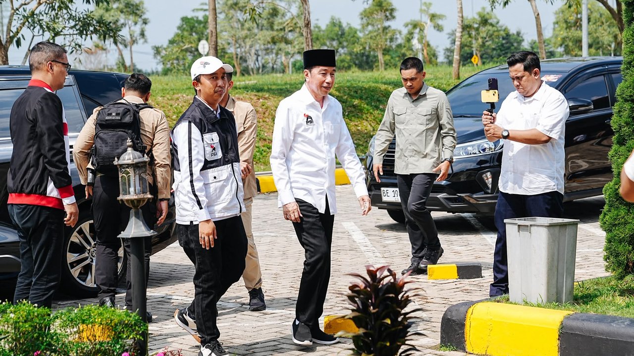 Sebelum Blusukan di Lampung, Jokowi Pilih Salat Jumat di Masjid Al Hikmah