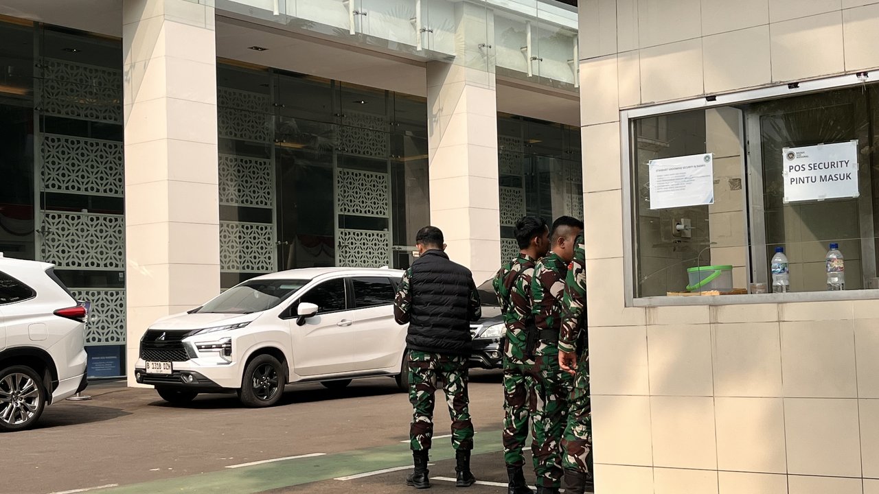 Kantor BGN Dijaga Ketat TNI, Sedang Digeledah Kejagung?