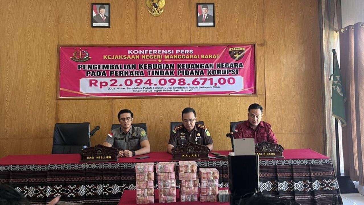 Kejari Manggarai Barat Setor Rp2 Miliar Uang Korupsi ke Kas Negara