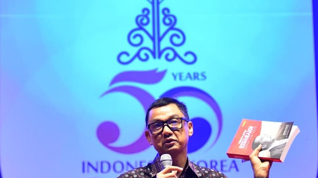 Jadi Tokoh Inspiratif Dunia, Biografi Jokowi Tulisan Dirut PLN Terbit di Korea
