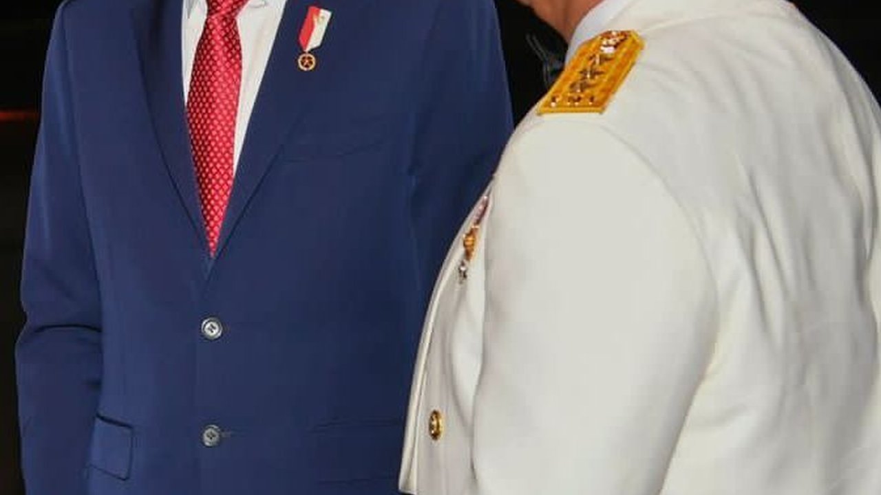 Momen Penuh Tawa Jokowi, Prabowo, dan SBY saat Defile TNI Parade Senja di Kemenhan
