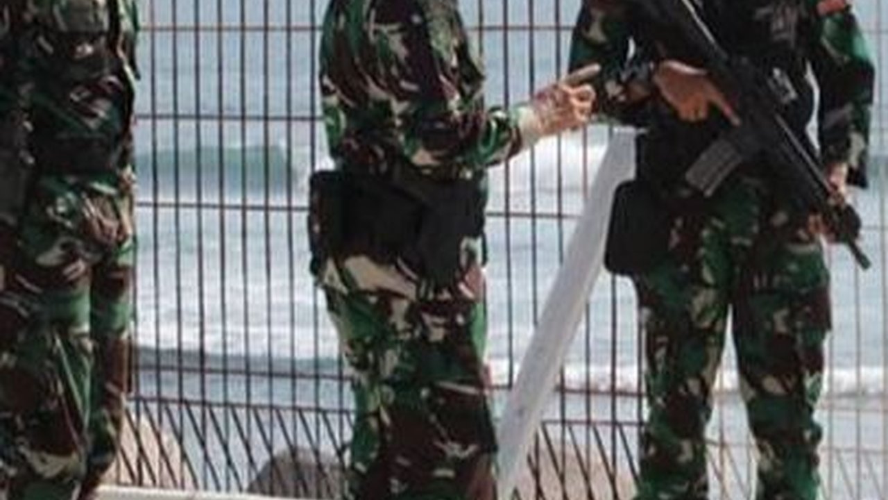 Potret Pasukan Kopasgat TNI Siaga Penuh, Bersenjata Lengkap Jaga KTT AIS di Bali