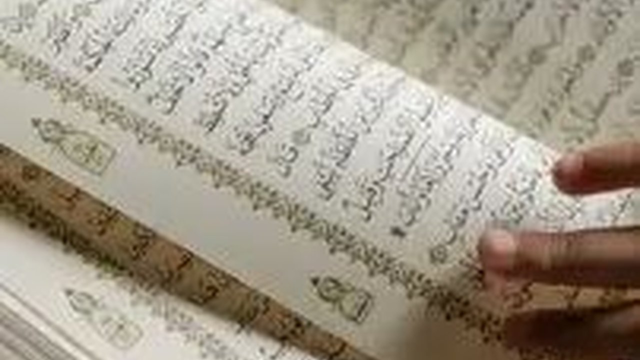 Hukum Menolak Meminjamkan Uang ke Orang Lain dalam Islam, Diperbolehkan atau Tidak?