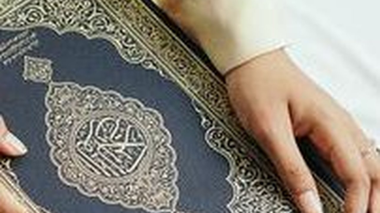 Hukum Orang Pelit dalam Agama Islam & Alquran, Ternyata Ada Bahayanya