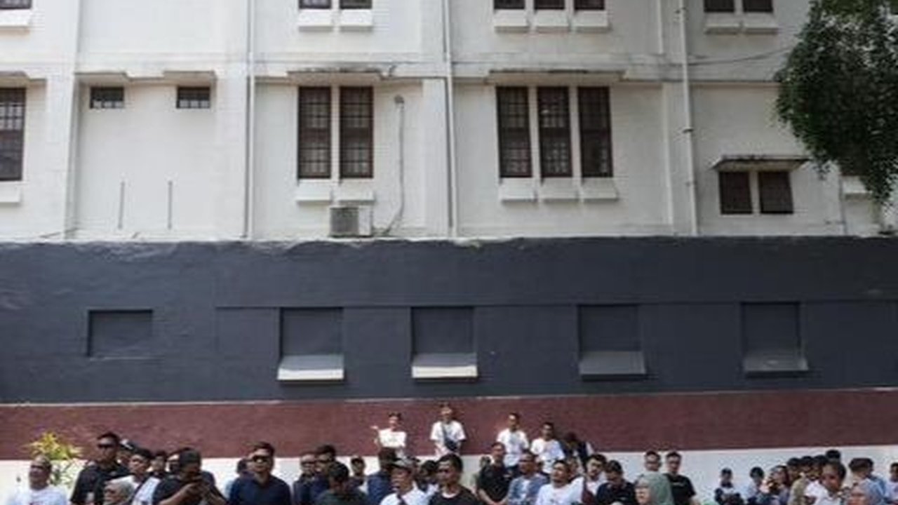 Pj Gubernur Jabar Sebut Acara Diskusi Anies di GIM Dilarang karena Ada Atribut Kampanye