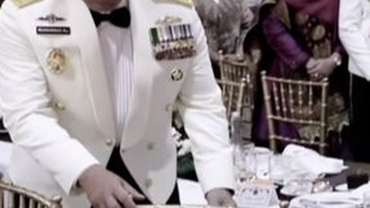 Sikap Kasal Laksamana Ali Geser Kursi Prabowo Mau Lewat Lalu Beri Hormat