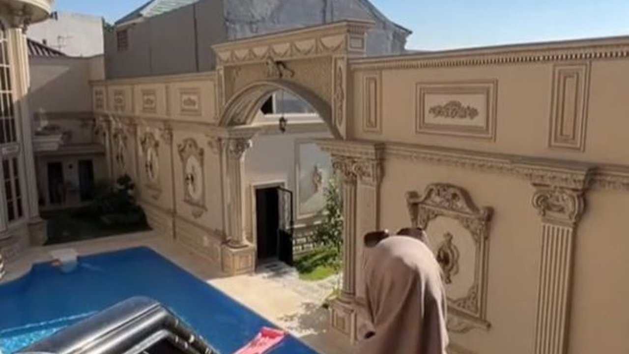 Bikin Heboh! 10 Foto Rumah Mewah Sultan Sidoarjo Bak Istana