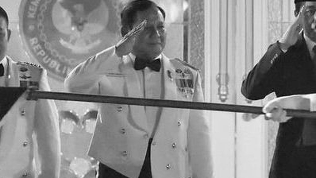 Bisik-Bisik Prabowo dengan SBY Duduk Sebelahan Hingga Momen Genggam Tangan Try Sutrisno