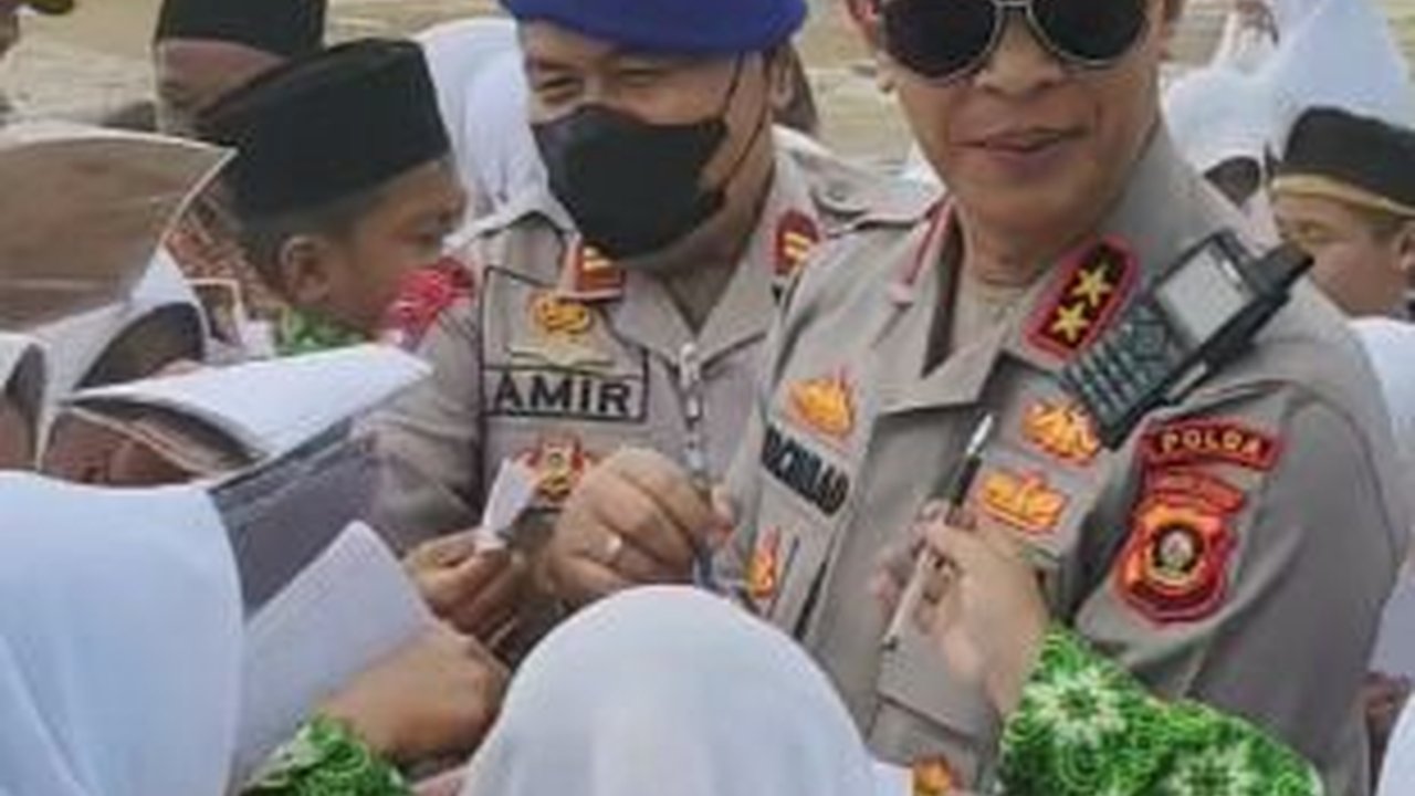 Jenderal Bintang Dua Diserbu Pelajar Hingga Emak-Emak, Pegang Tongkat Komando Ini Jabatannya