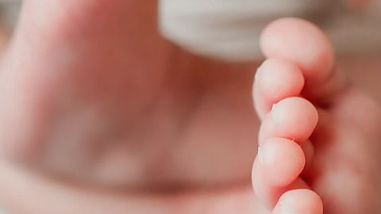 Penyebab Kaki Bayi Berkeringat Dingin, Bisa Jadi Tanda Penyakit