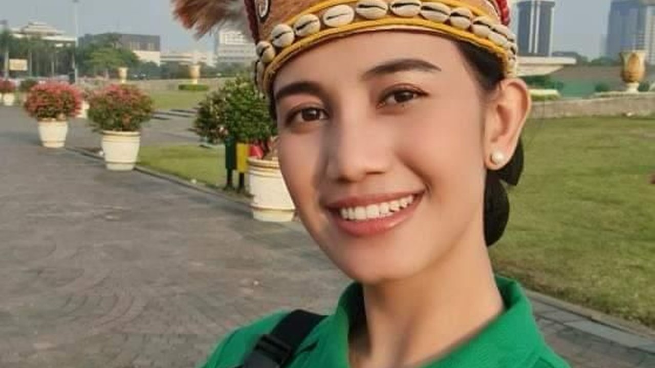 Cantiknya Sertu Estarina Istri Prajurit Kopassus Pose Bareng Kasad Dudung, Penampilannya Curi Perhatian