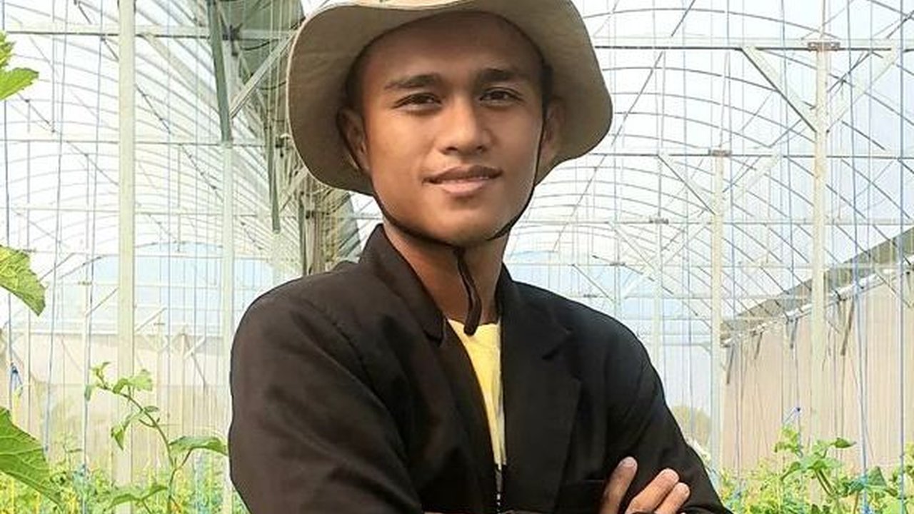 Sempat Diejek Gila, Pemuda Pelopor Gerakan Bertani Tak Perlu Kotor-kotoran di Sawah Ini Punya Segudang Prestasi