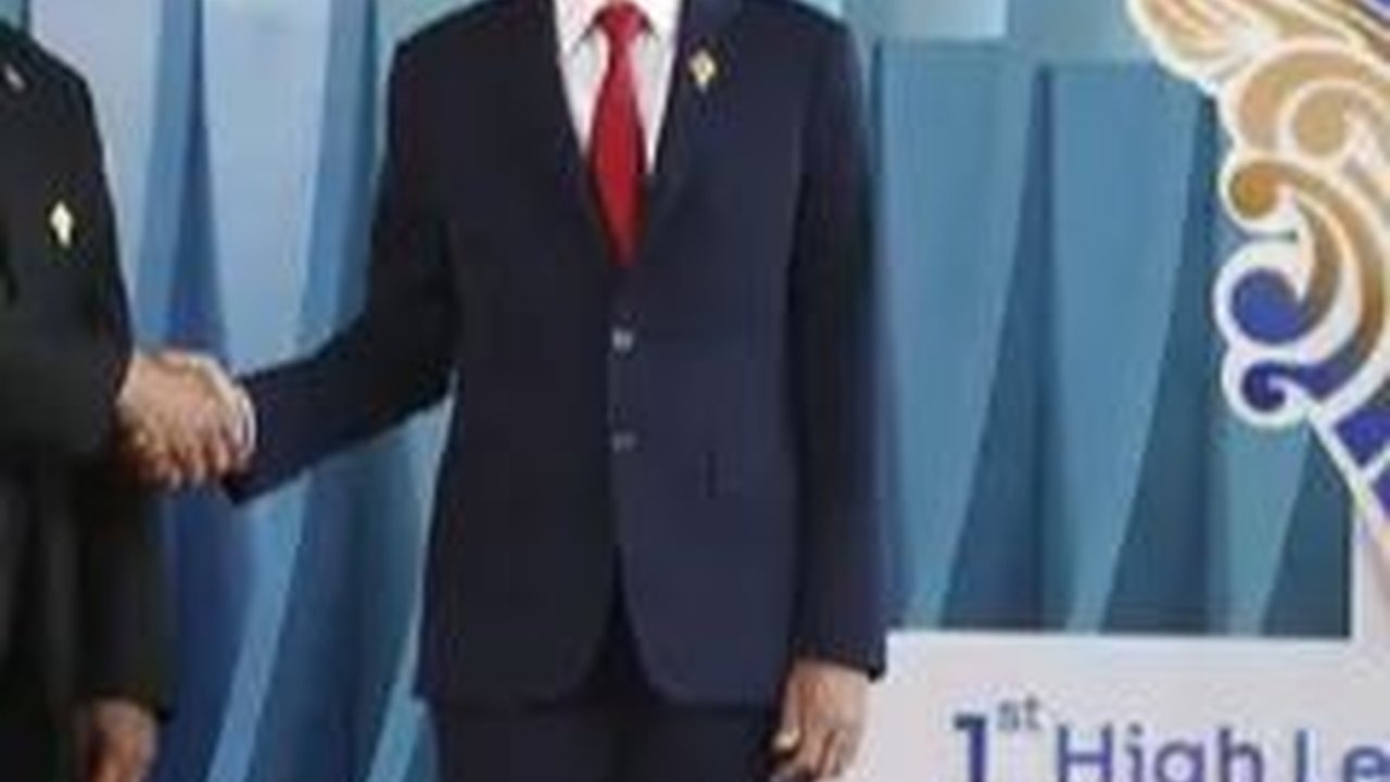 VIDEO: Xanana Gusmao 'Nyerah' Dengar Dangdut Koplo, Joget di Panggung Bikin Jokowi Ngakak