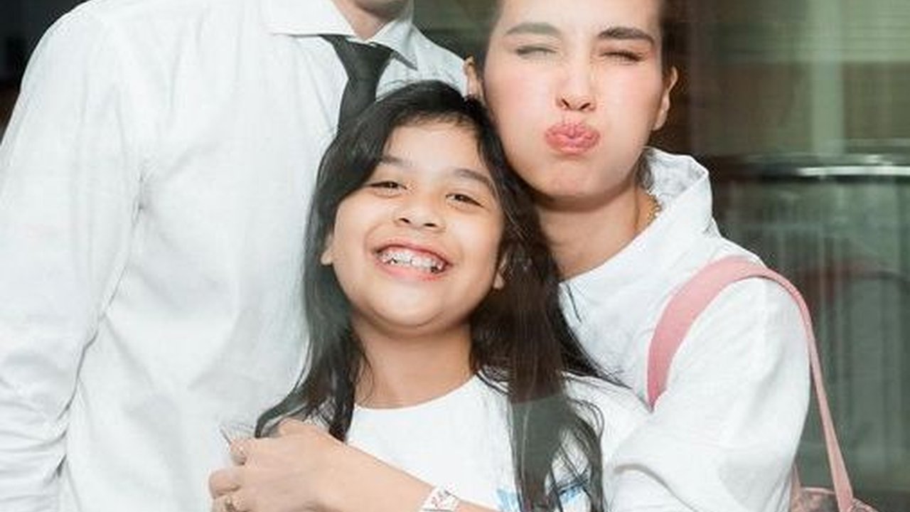 Jadi Atlet Berkuda, Ini Potret Terbaru Jizzy Pearl Anak Marsha Timothy dan Vino G Bastian