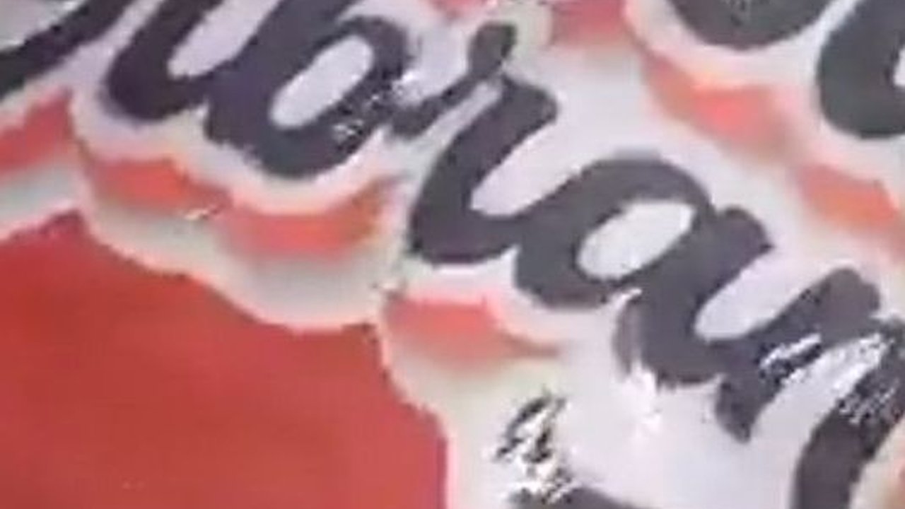 Heboh Kaos Prabowo-Gibran Berkarung-Karung, Ini Jawaban Santai Gibran