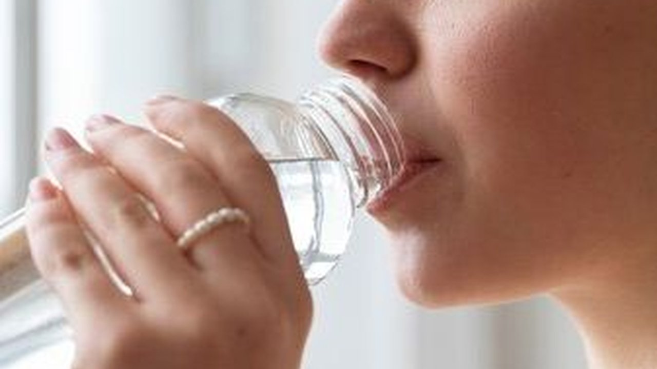 Cuaca Panas Ingin Minum Air Es? Perhatikan Fakta Ini