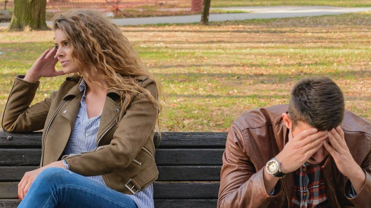 55 Kata-Kata Nyindir Teman, Halus tapi Menyakitkan