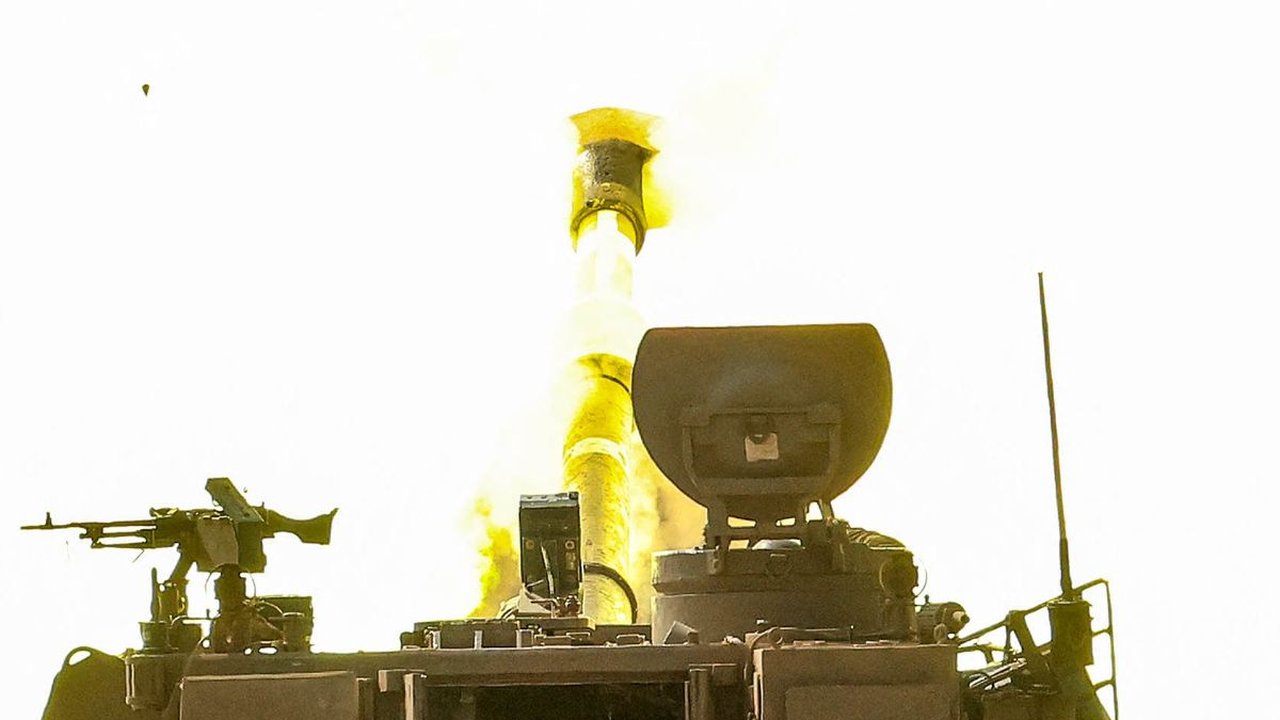 FOTO: Barisan Tank Israel Kepung Jalur Gaza, Terus-menerus Lepaskan Tembakan