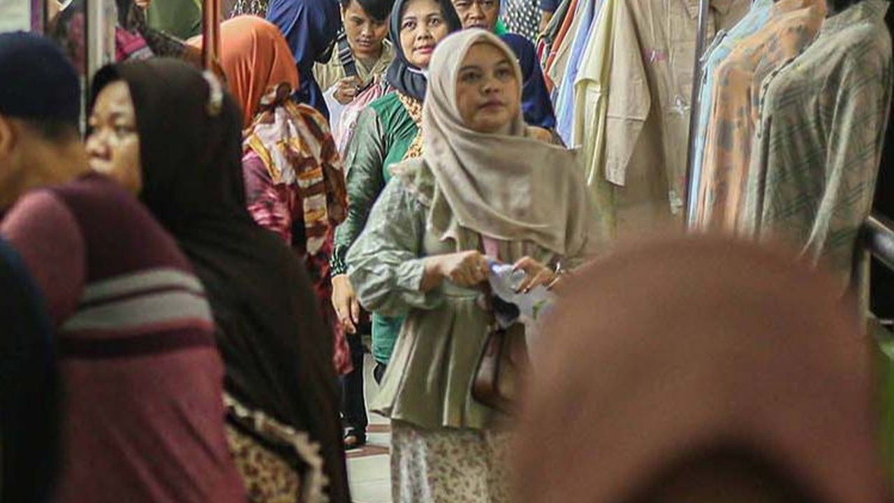 FOTO: Suasana Terkini Pasar Tanah Abang Usai Tiktok Shop Ditutup