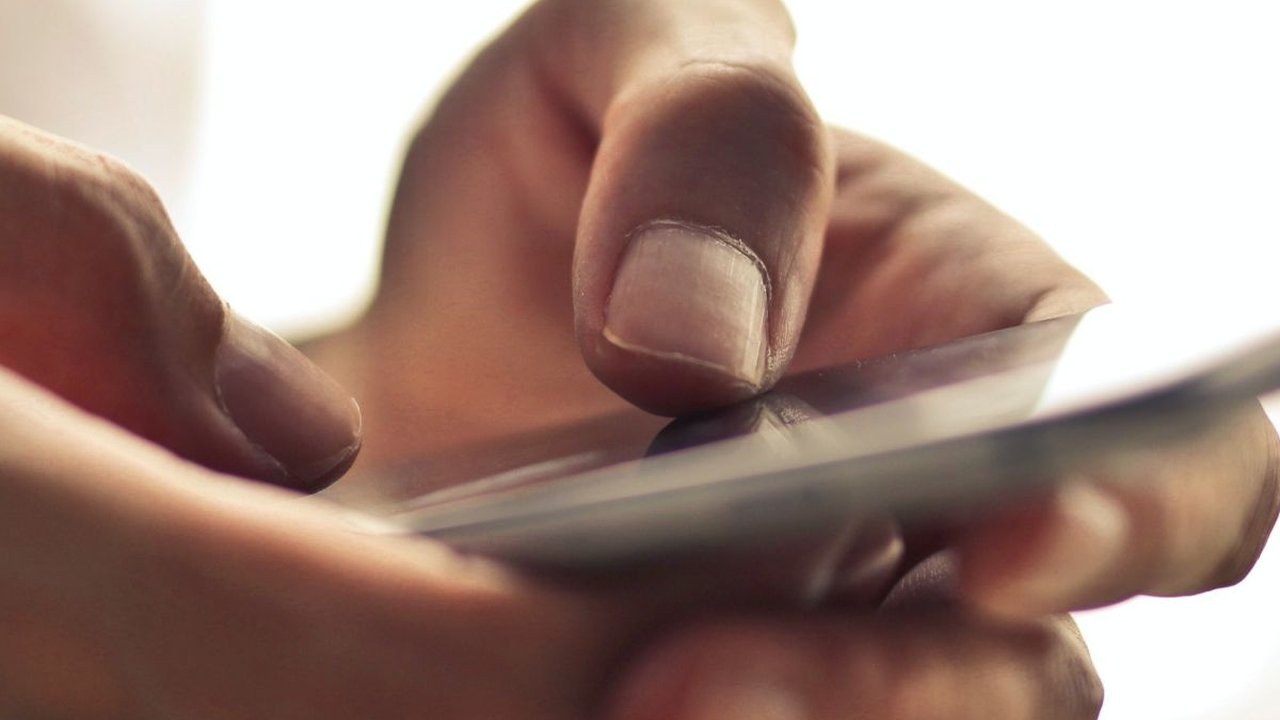 OJK Bakal Tindak Iklan Pinjol Ilegal hingga Influencer yang Promosikan Judi Online
