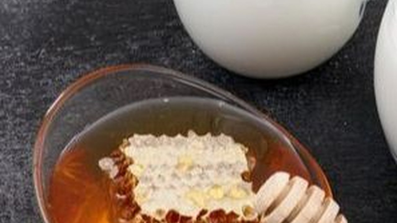 8 Resep Makanan Olahan Madu Paling Lezat & Mudah Dicoba di Rumah